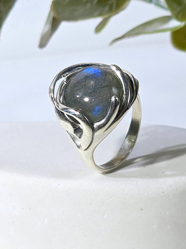 Серебряное кольцо ETERI с лабрадоритом